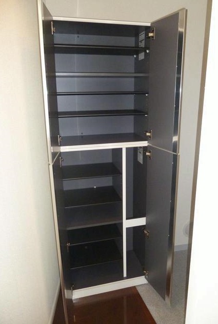 Entrance. Reference room photo