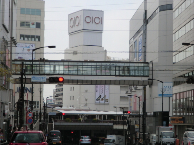 Shopping centre. Marui until the (shopping center) 1100m