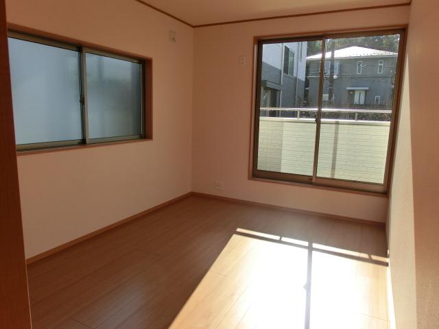 Non-living room. 1 Building