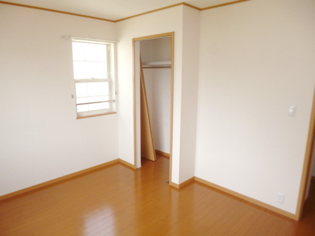 Other room space. Popular corner room