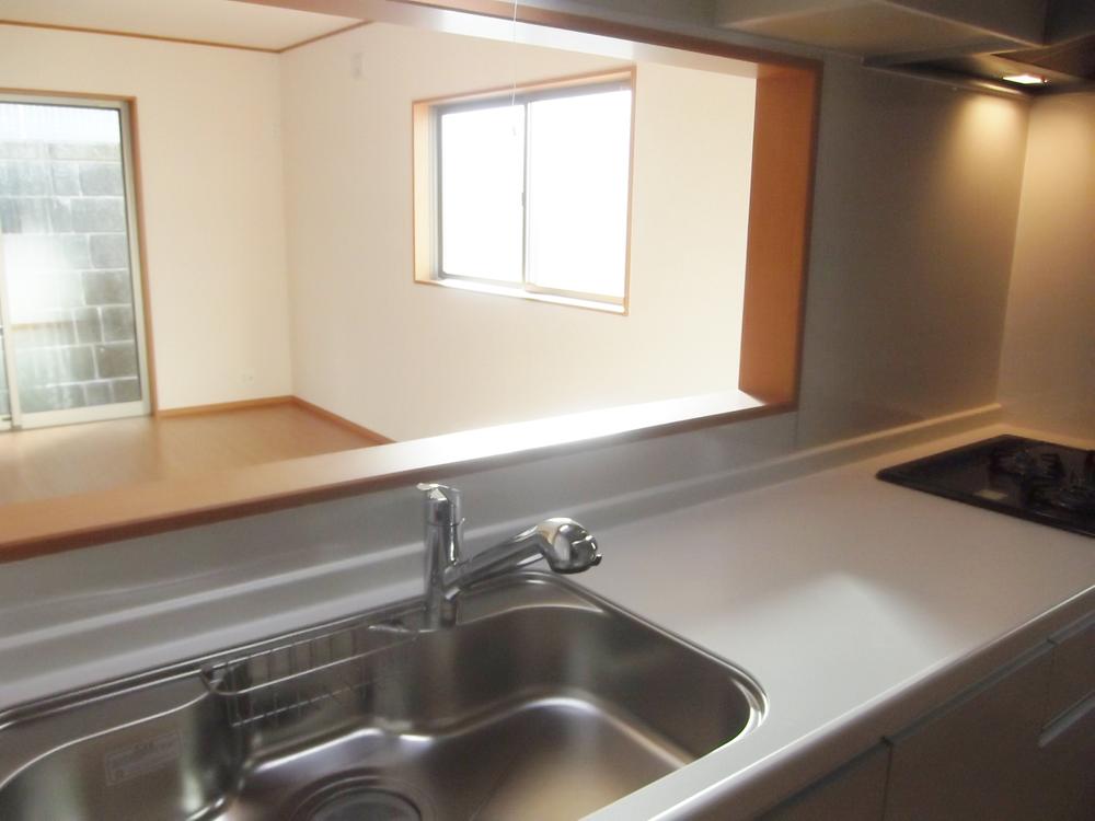 Kitchen. Indoor (12 May 2013) Shooting System counter kitchen that can cook while looking at the face of the family