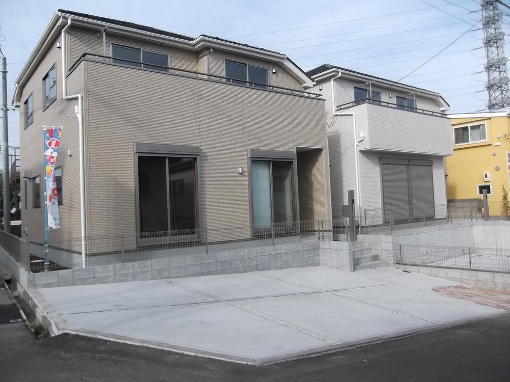 Local appearance photo. Local (12 May 2013) is widely garage easily shoot even parking!