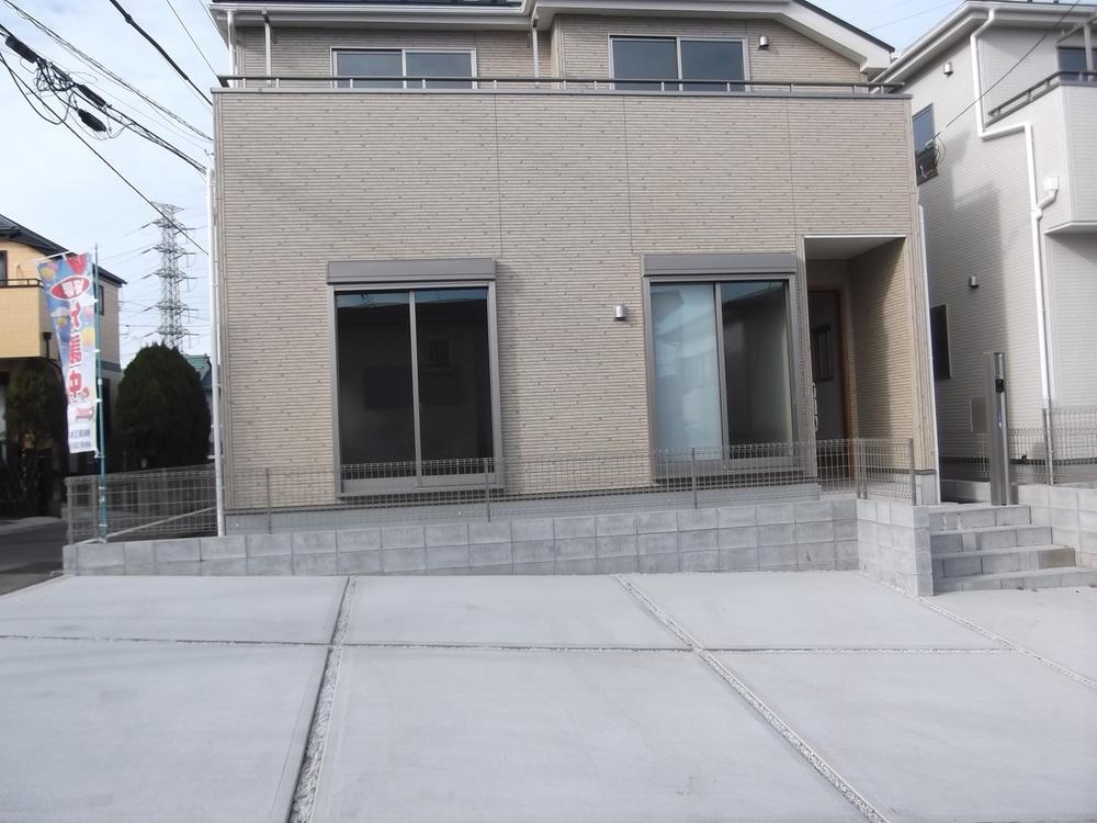 Parking lot. Local (12 May 2013) Shooting