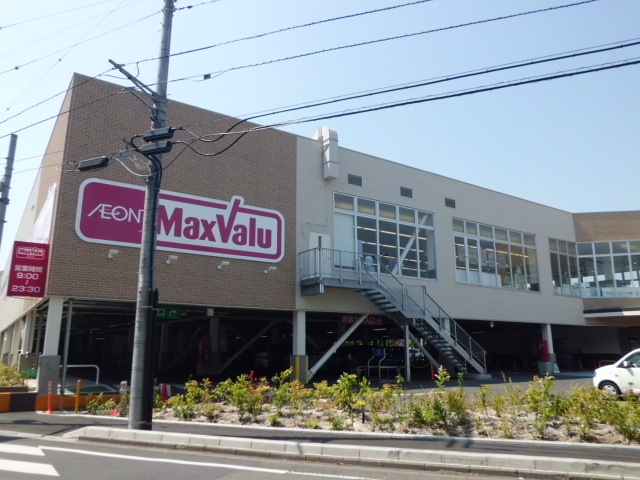 Supermarket. 1000m to Makkusubaryu (super)