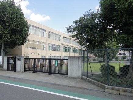 Primary school. Tadao 300m up to elementary school