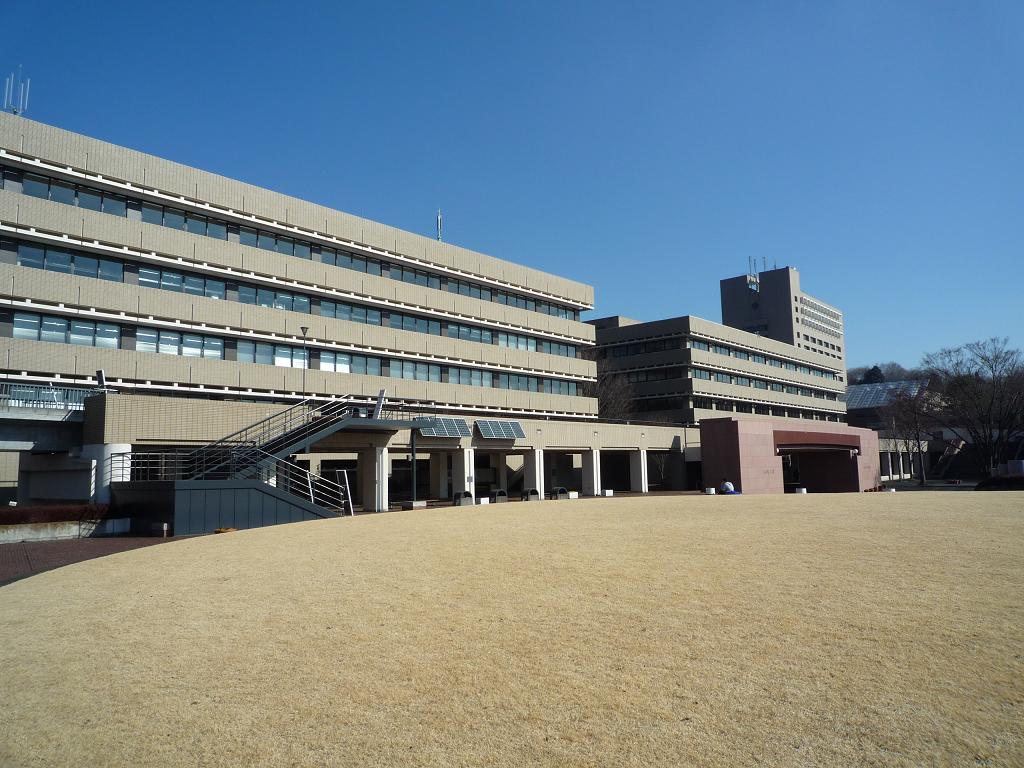 park. Hosei University 1400m to Tama campus (park)