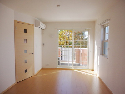 Living and room.  ☆  Bright living  ☆ 