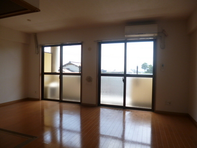 Other room space.  ☆ The window is large ☆ living ☆ 