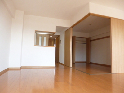 Living and room.  ☆ Popular counter kitchen ☆ 