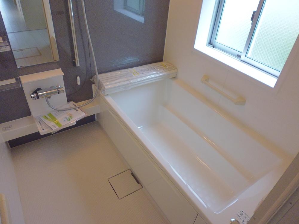 Bathroom. 2 Phase 1 Building