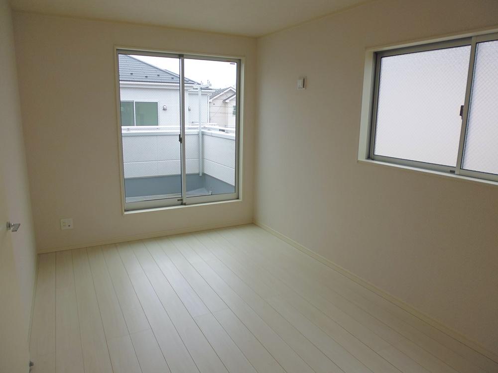 Non-living room. 2 Phase 1 Building