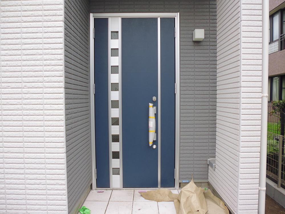 Entrance. 2 Phase 1 Building