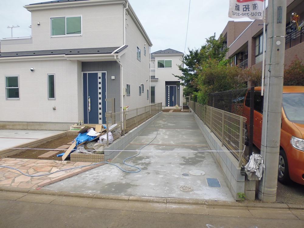Parking lot. 2 Phase 1 Building