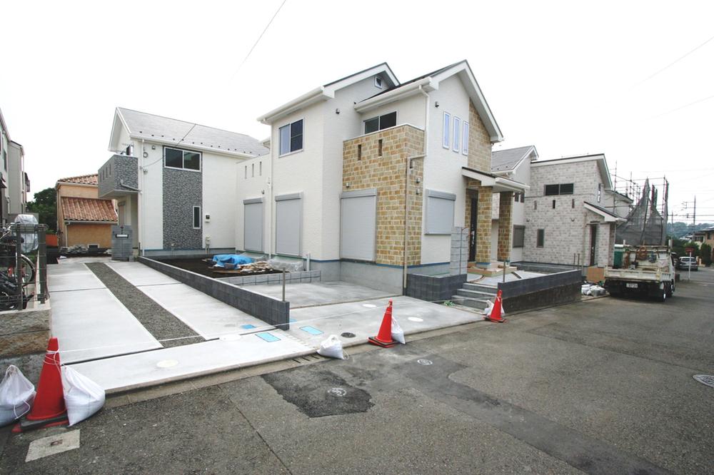 Local photos, including front road. Local (July 2013) Shooting