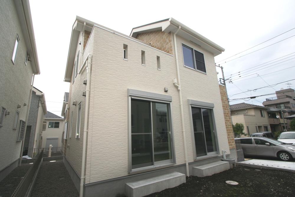 Local appearance photo. Local (11 May 2013) Shooting