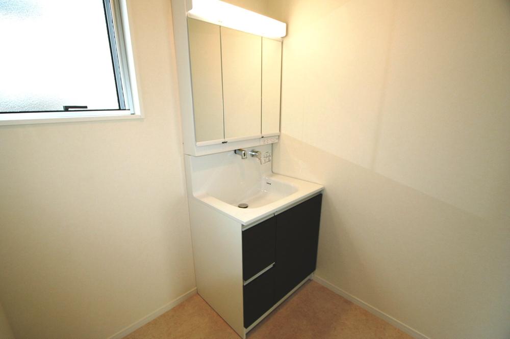 Wash basin, toilet. Local (11 May 2013) Shooting