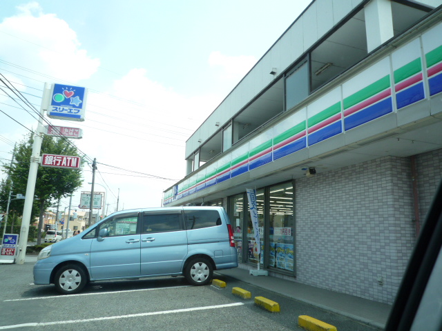 Convenience store. 700m until the Three F Takase Bridge (convenience store)