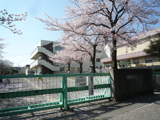 Primary school. Kokezaka up to elementary school (elementary school) 350m