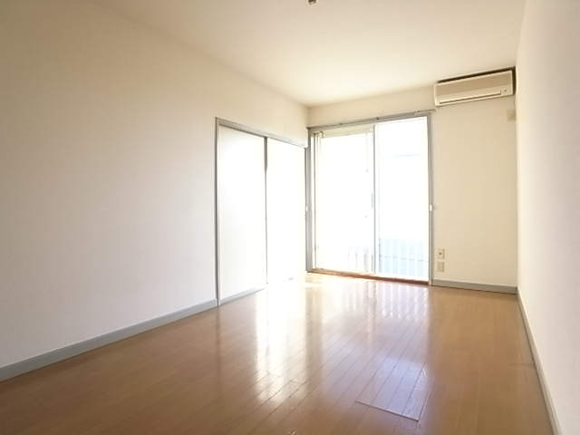 Living and room. Facing south