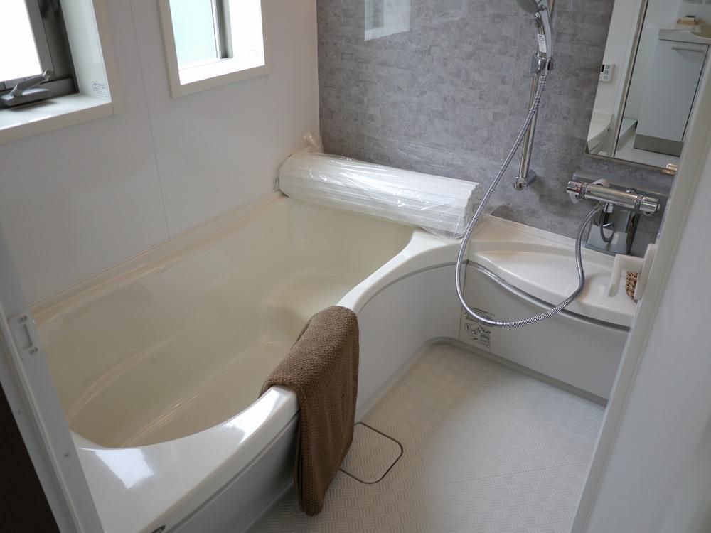 Same specifications photo (bathroom). Air Heating drying with unit bus