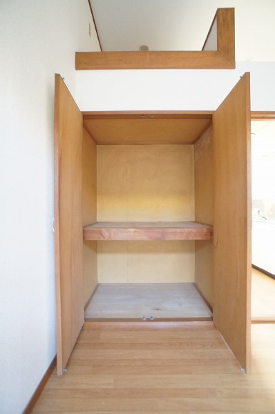 Receipt. Storage (Western-style)