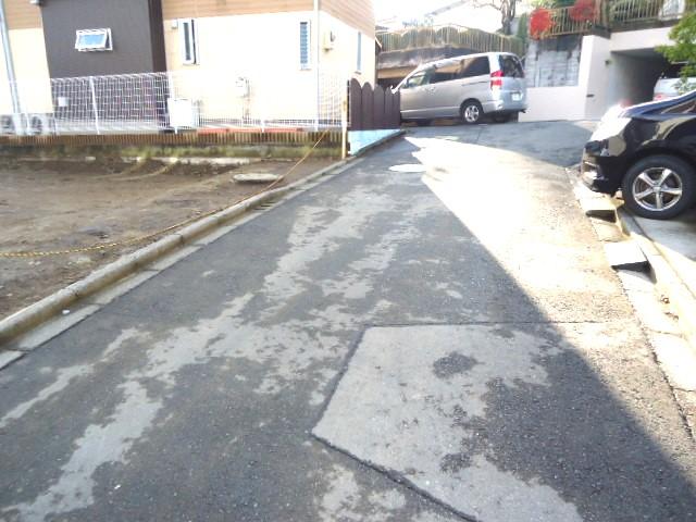 Local photos, including front road. Adjacent road