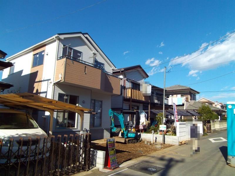 Local photos, including front road. Local (12 May 2013) Shooting