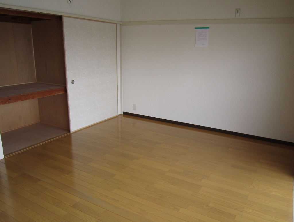 Living and room. Plenty of living storage space