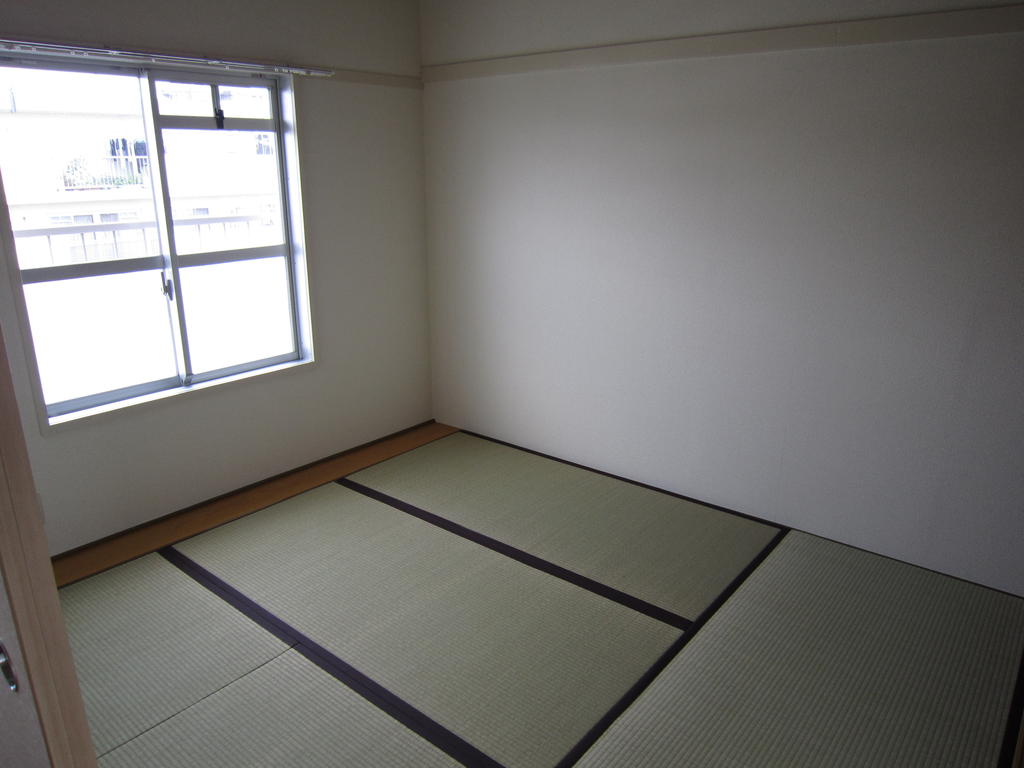 Other room space. North Japanese-style room With closet of the hammer