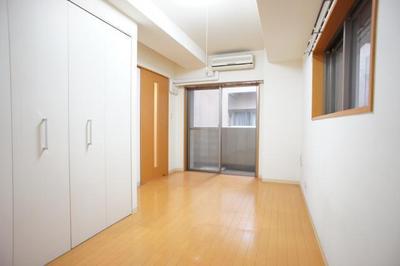 Living and room. Air-conditioned Western-style type