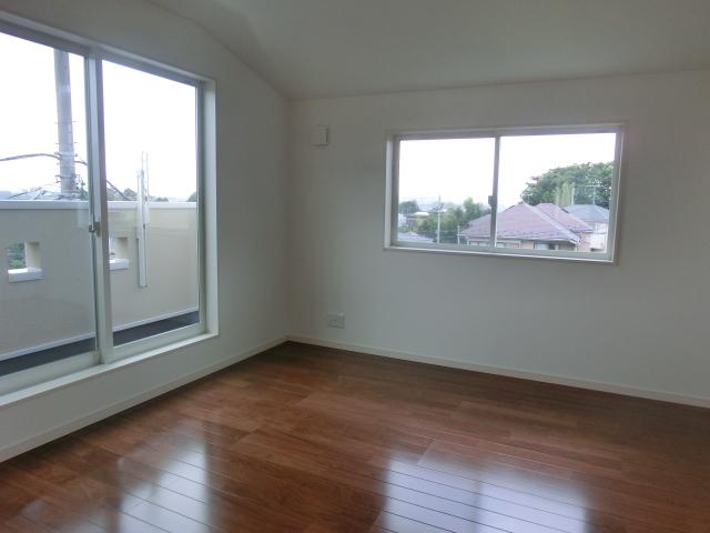 Non-living room. 1 Building