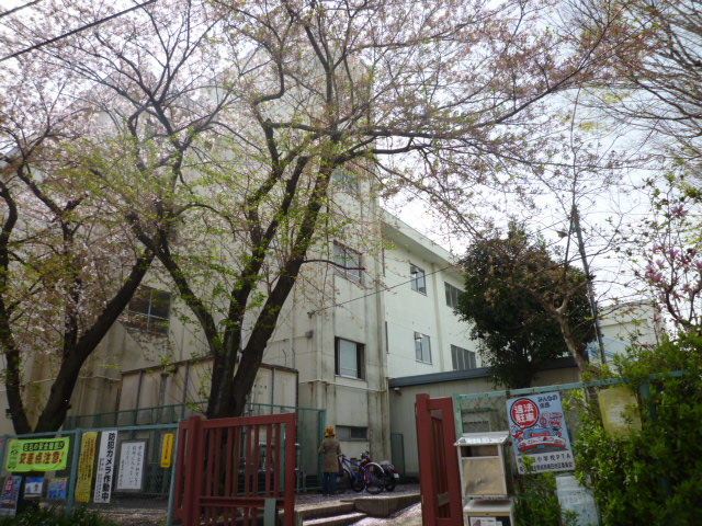 Primary school. 530m to the south fourth elementary school (elementary school)