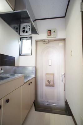 Entrance. Because it is with the front door post can be prevented also important shipment loss