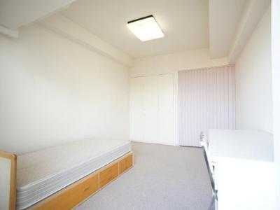 Living and room. The type that divided the kitchen and the living room.