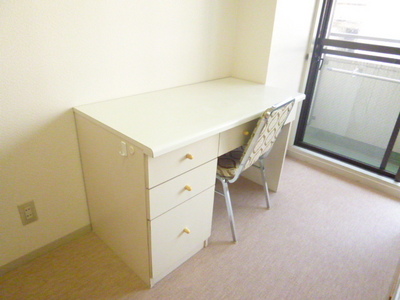 Living and room. women only! Optimal size is to live alone, Enough nest be placed a bet