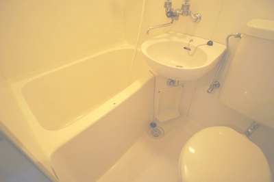 Bath. To shower faction, Easy-to-use unit bus. Also equipped with wash basin.