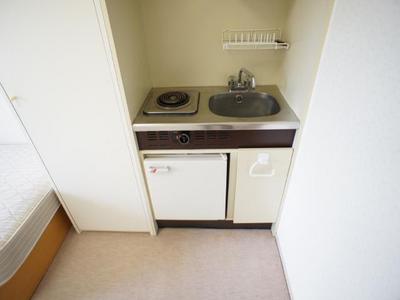 Kitchen. Cleaning is also simple IH cooking heater s peace of mind without the use of fire