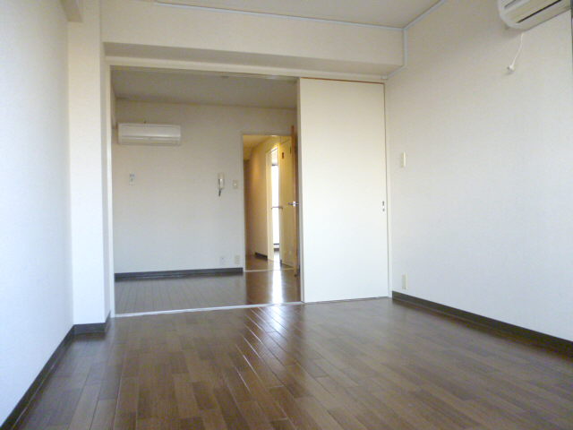 Living and room. Nanyang room