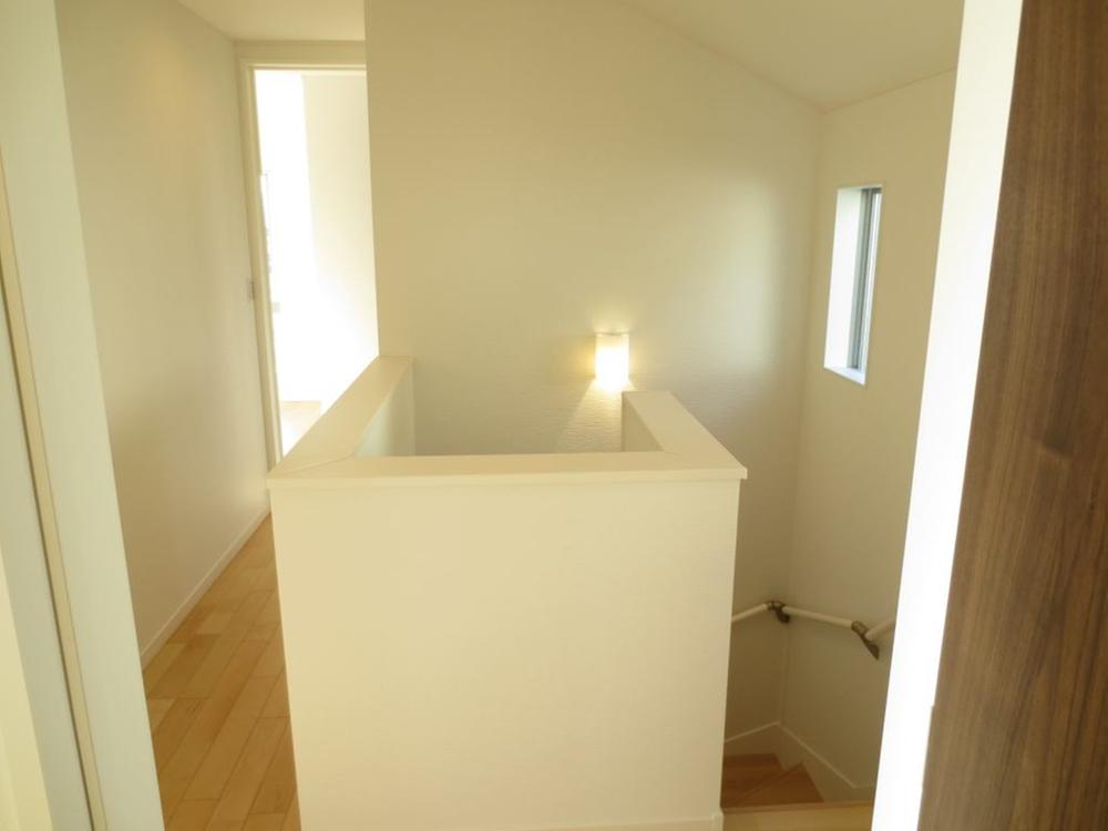 Other introspection. Second floor Corridor