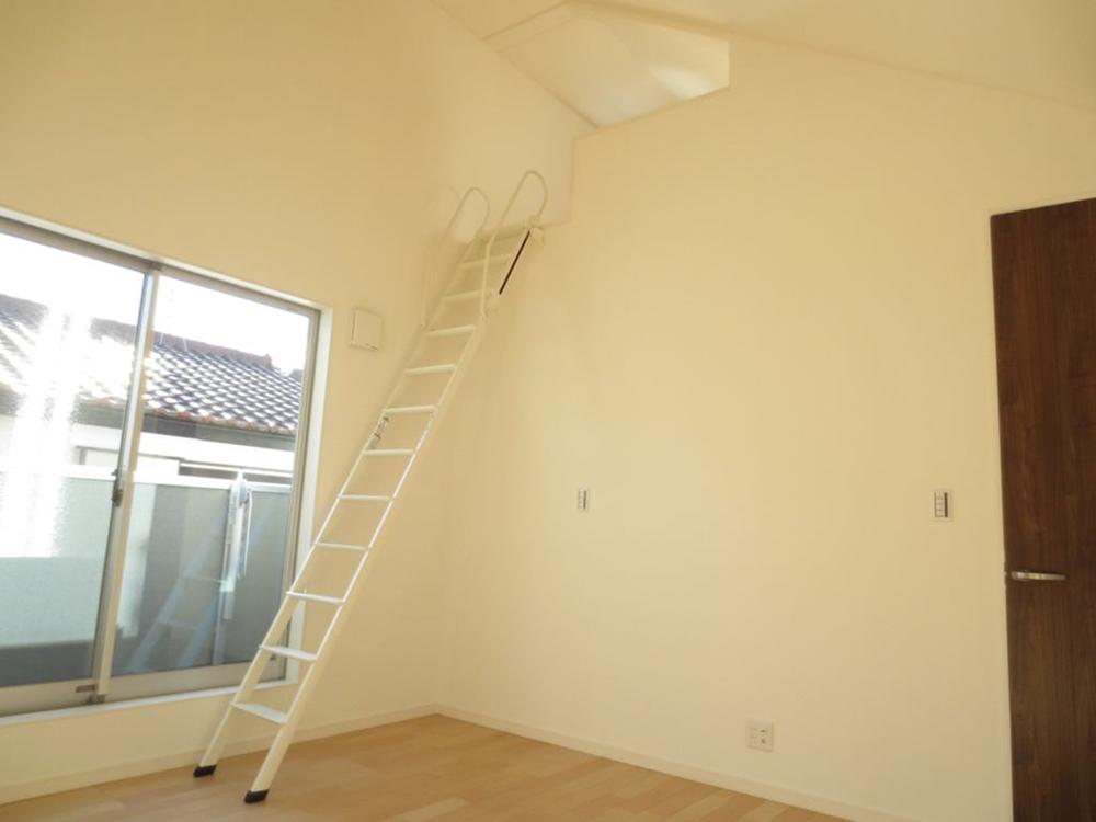 Other introspection. Master bedroom loft