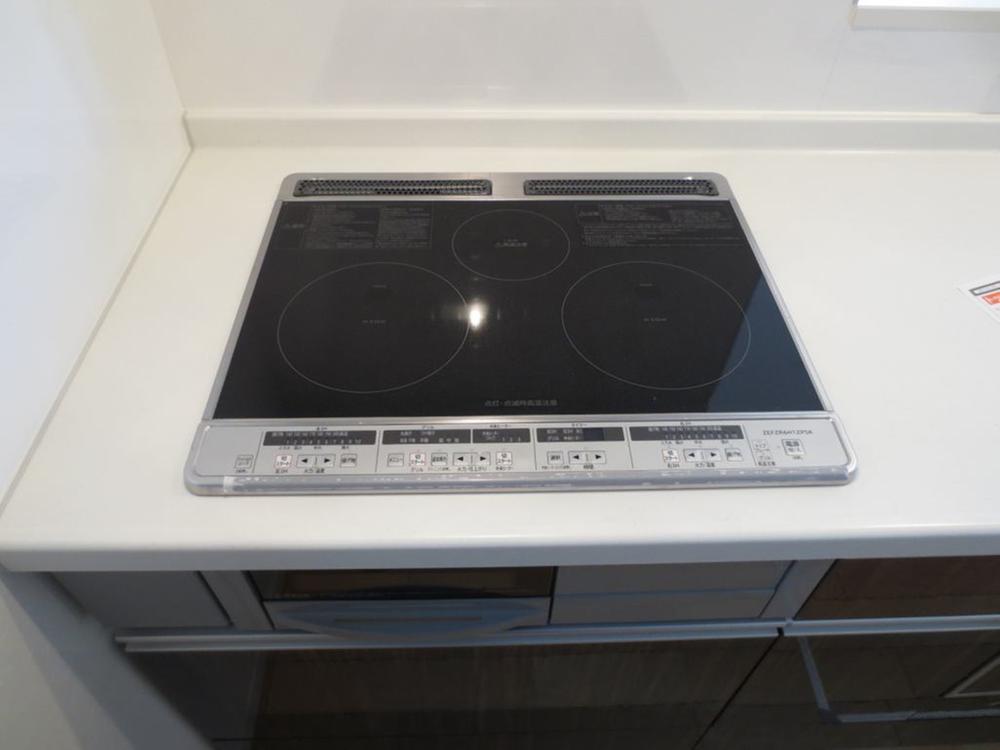 Kitchen. IH cooking heater The top surface is to clean flat is handy.