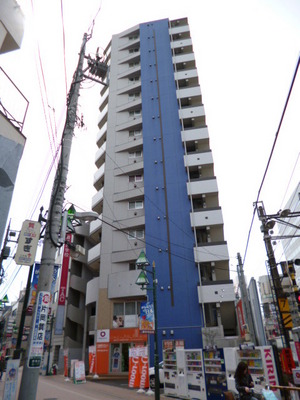 Building appearance. Flat to the station