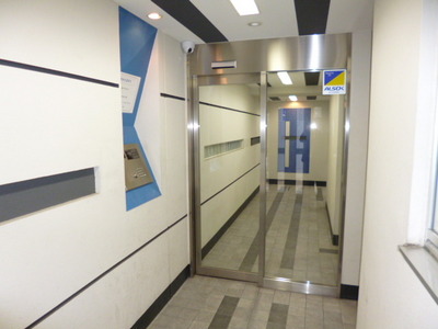 Entrance. Auto-lock of peace of mind