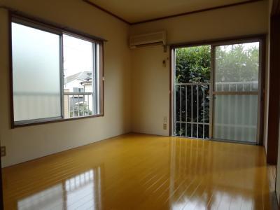 Living and room. Western-style 6 Pledge