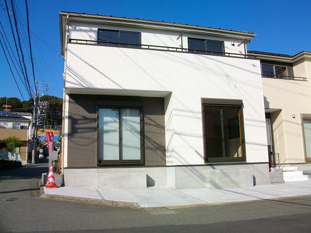 Local appearance photo. Local (11 May 2013) Shooting