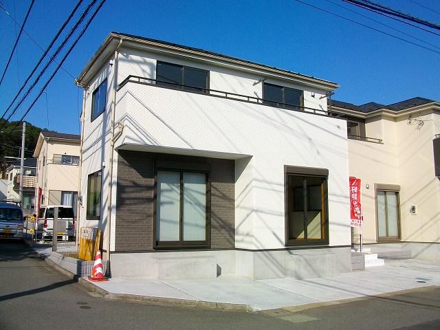 Local appearance photo. Local (11 May 2013) Shooting