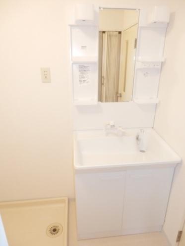 Wash basin, toilet