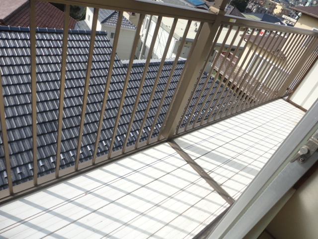 Balcony. Spacious balcony (2 between continued)