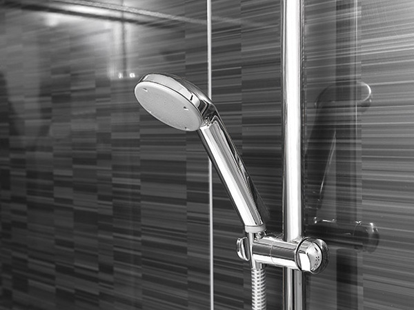 Bathing-wash room.  [Shower slide bar] The height and angle adopted a shower slide bar, which can be adjusted freely.