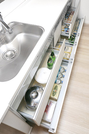Kitchen.  [Slide cabinet (with Bull motion function)] Equipped with a bull motion function the door is suppressing the shock closes slowly. Cookware in large capacity can also be happy to storage.